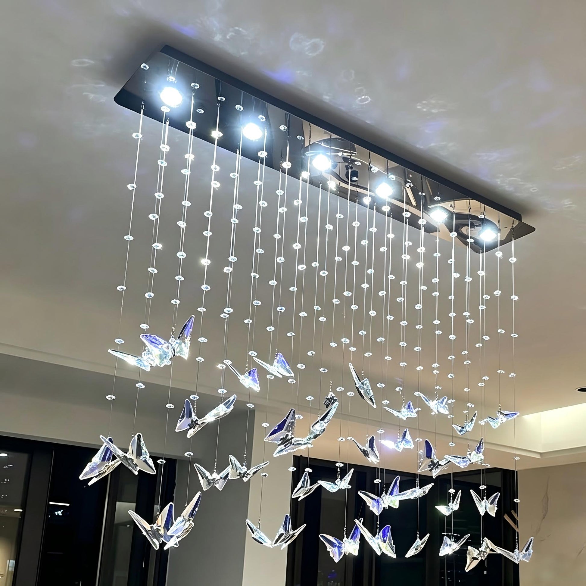 modern-crystal-pendant-light-over-white-dining-table-interior-design