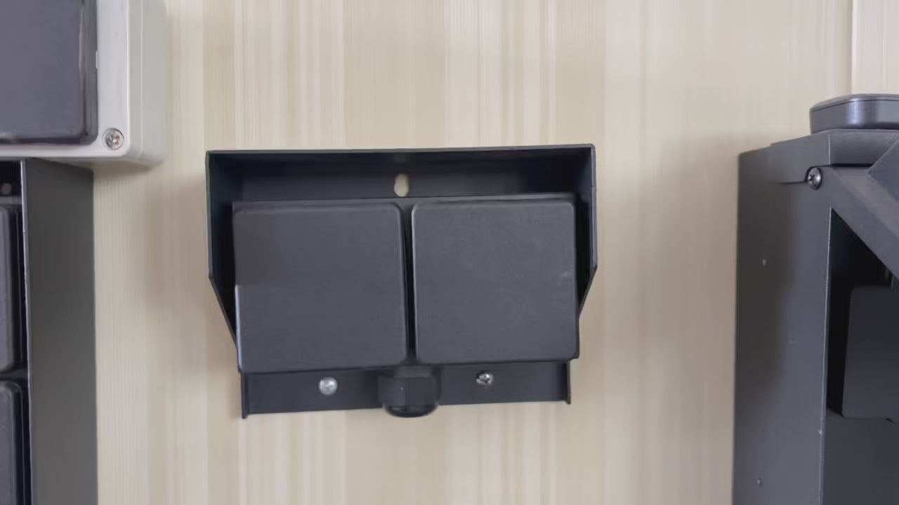 emonstration of plugging electrical cords into the outdoor IP44 waterproof wall socket